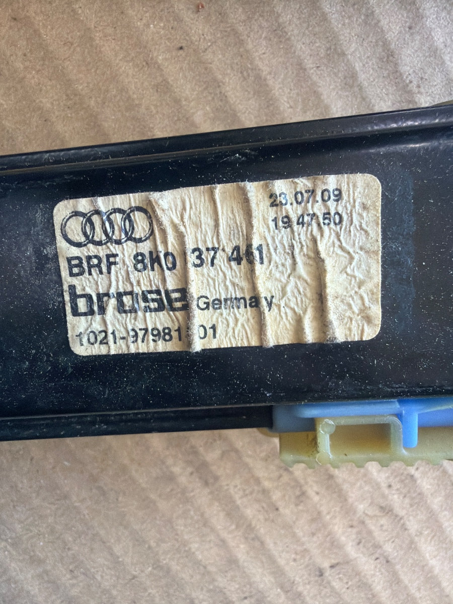 Macara Geam stanga fata AUDI A4 IV Avant 8K5, B8 2007 - 2015 2.0 TDI CAGA, CJCA, CMEA, CMFA 8K0837461