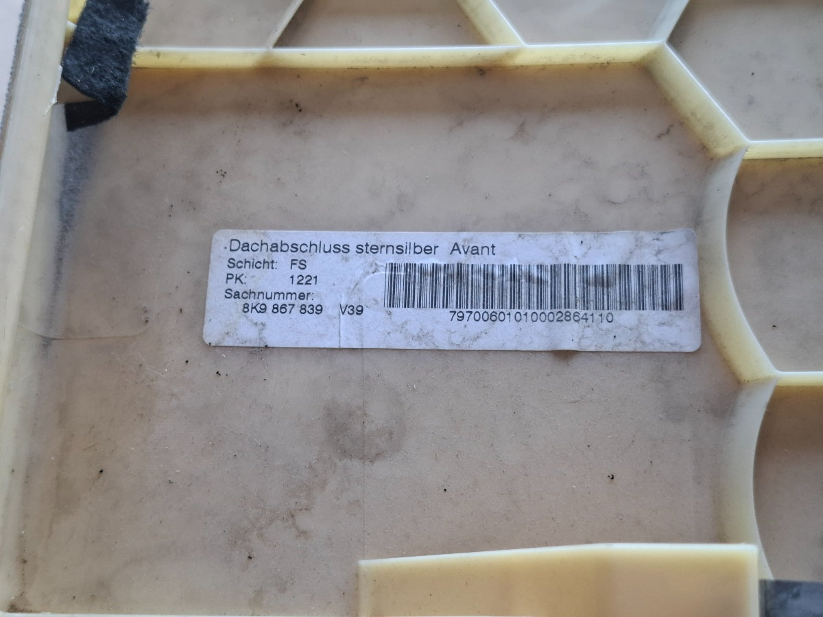 Ornament superior hayon/portbagaj AUDI A4 IV Avant 8K5, B8 2007 - 2015 2.0 TDI CAGA, CJCA, CMEA, CMFA 8K9867839