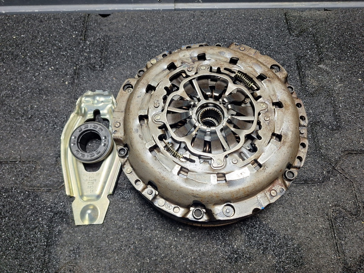 Kit ambreiaj AUDI Q5 8RB 2011 - 2015 2.0 TDI quattro CGLC , CGLB , CGL LUK 0B1105266AK