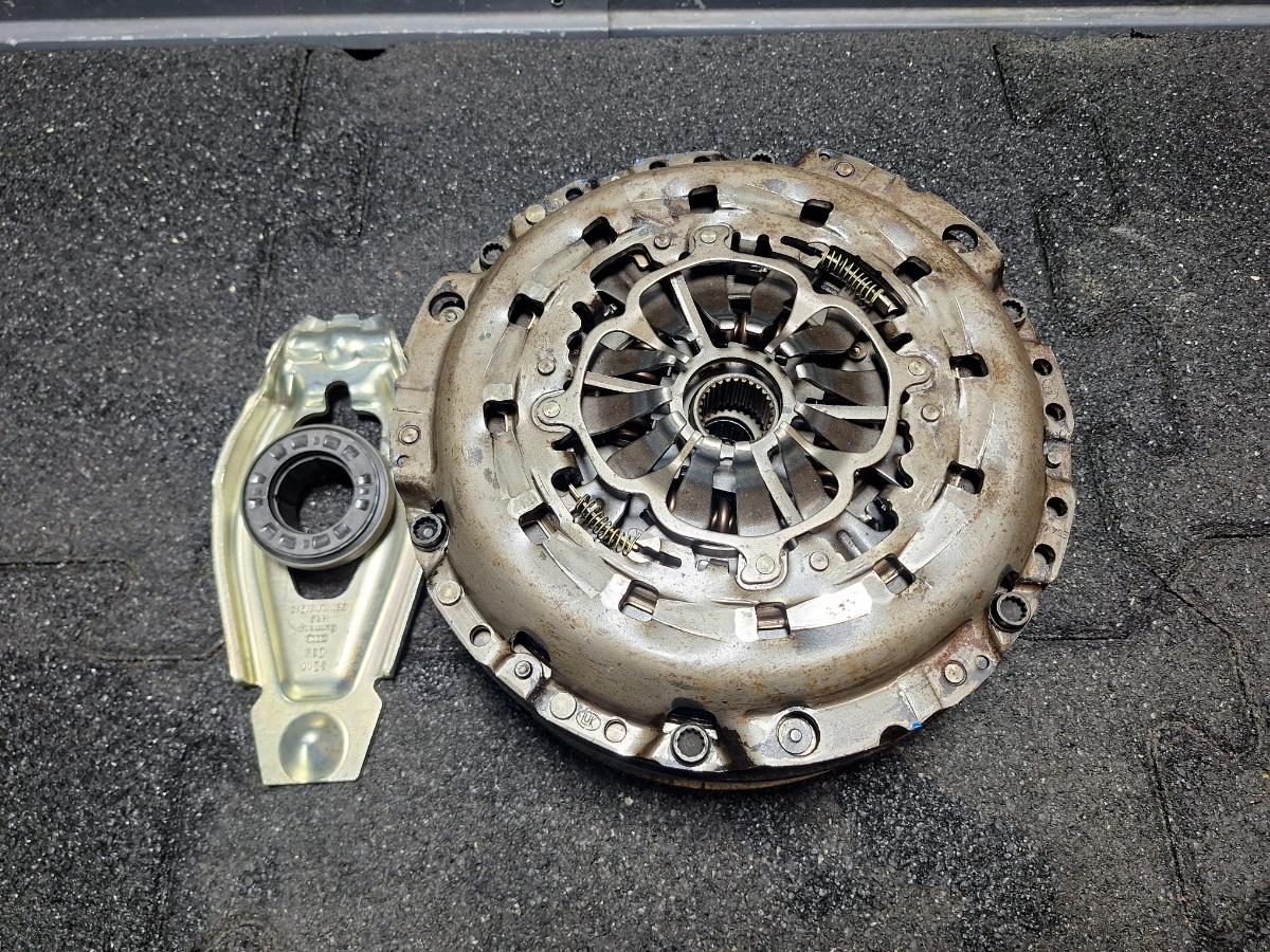 Kit ambreiaj AUDI Q5 8RB 2011 - 2015 2.0 TDI quattro CGLC , CGLB , CGL LUK 0B1105266AK