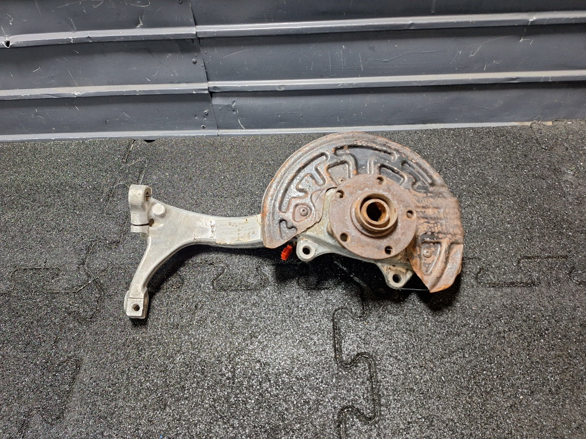 Fuzeta dreapta fata AUDI A6 II 4B2, 4B4, C5 2002 - 2005 1.9 TDI AVF, AWX 4B3407242H