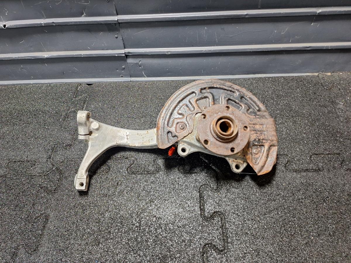 Fuzeta dreapta fata AUDI A6 II 4B2, 4B4, C5 2002 - 2005 1.9 TDI AVF, AWX 4B3407242H