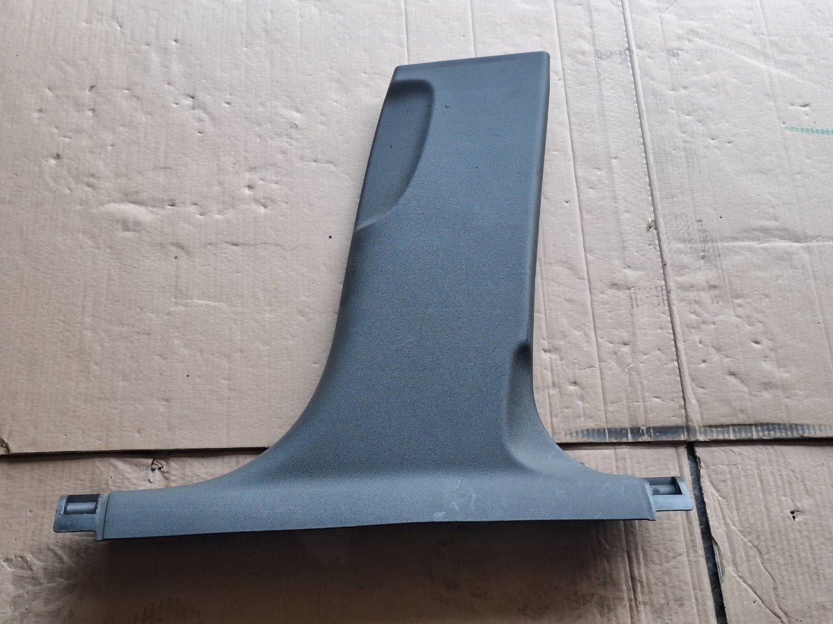 Ornament stalp (B) (inferior) dreapta AUDI A4 IV Avant 8K5, B8 2007 - 2015 2.0 TDI CAGA, CJCA, CMEA, CMFA 8K0867240B