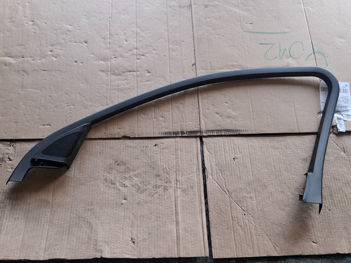 Cadru geam portiera fata dreapta AUDI A4 IV Avant 8K5, B8 2007 - 2015 2.0 TDI CAGA, CJCA, CMEA, CMFA