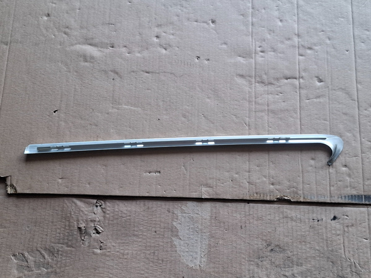Protectie margine geam stanga spate AUDI A4 IV Avant 8K5, B8 2007 - 2015 2.0 TDI CAGA, CJCA, CMEA, CMFA 8K9853345L