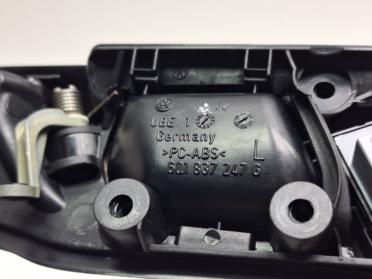 Maner/suport exterior portiera stanga fata VOLKSWAGEN POLO 9N_ 2001 - 2012 1.4 TDI AMF, BAY 6Q1837247G , 6Q1962125