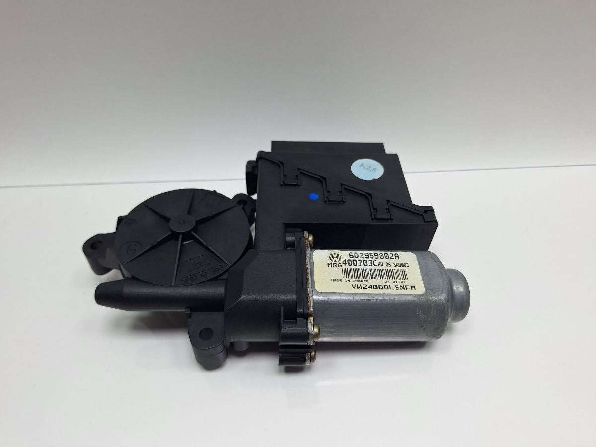 Motoras geam stanga fata VOLKSWAGEN POLO 9N_ 2001 - 2012 1.4 TDI AMF, BAY 6Q2959802A