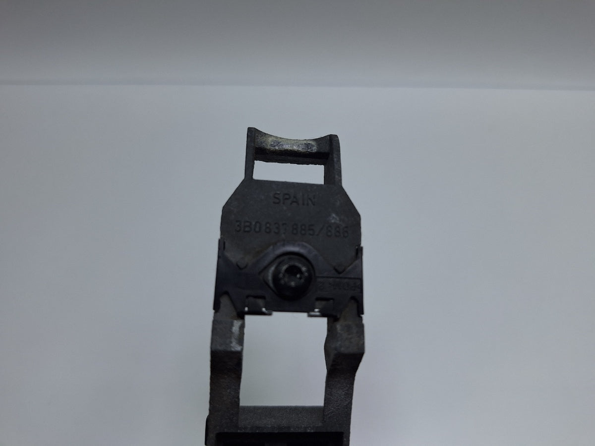 Suport maner exterior usa stanga VOLKSWAGEN POLO 9N_ 2001 - 2012 1.4 TDI AMF, BAY 3B0837885