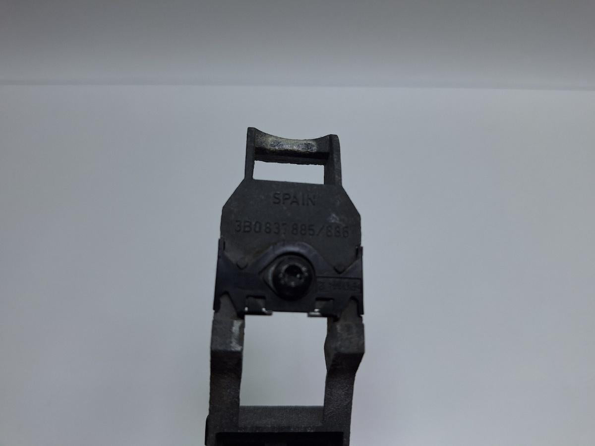 Suport maner exterior usa stanga VOLKSWAGEN POLO 9N_ 2001 - 2012 1.4 TDI AMF, BAY 3B0837885