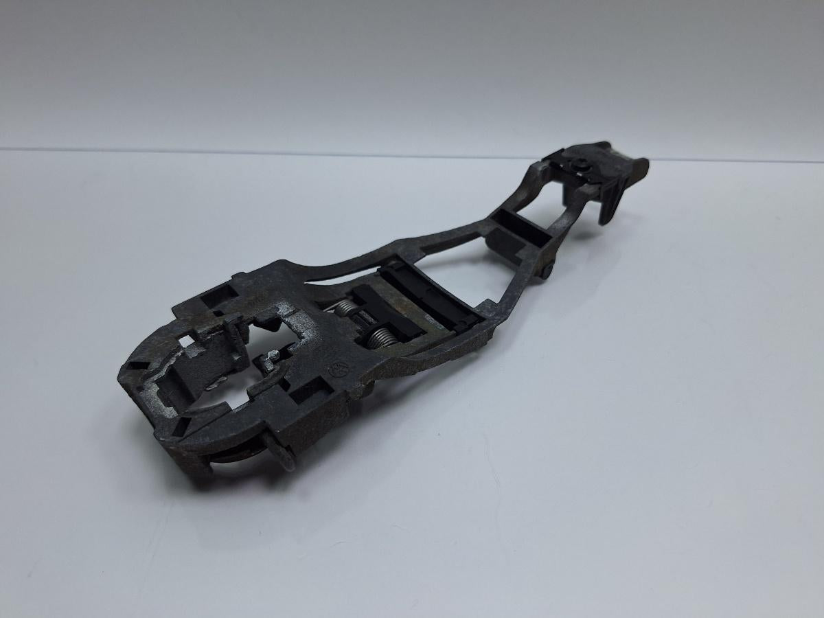 Suport maner exterior usa stanga VOLKSWAGEN POLO 9N_ 2001 - 2012 1.4 TDI AMF, BAY 3B0837885