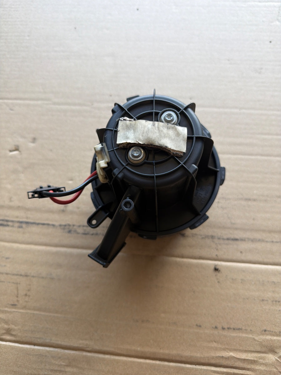 Ventilator aeroterma AUDI A4 IV Avant 8K5, B8 2007 - 2015 2.0 TDI CAGA, CJCA, CMEA, CMFA 8K1820021