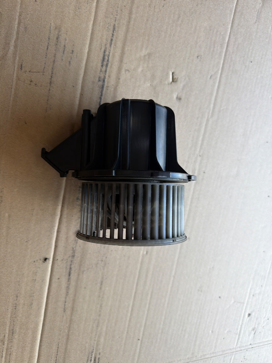 Ventilator aeroterma AUDI A4 IV Avant 8K5, B8 2007 - 2015 2.0 TDI CAGA, CJCA, CMEA, CMFA 8K1820021