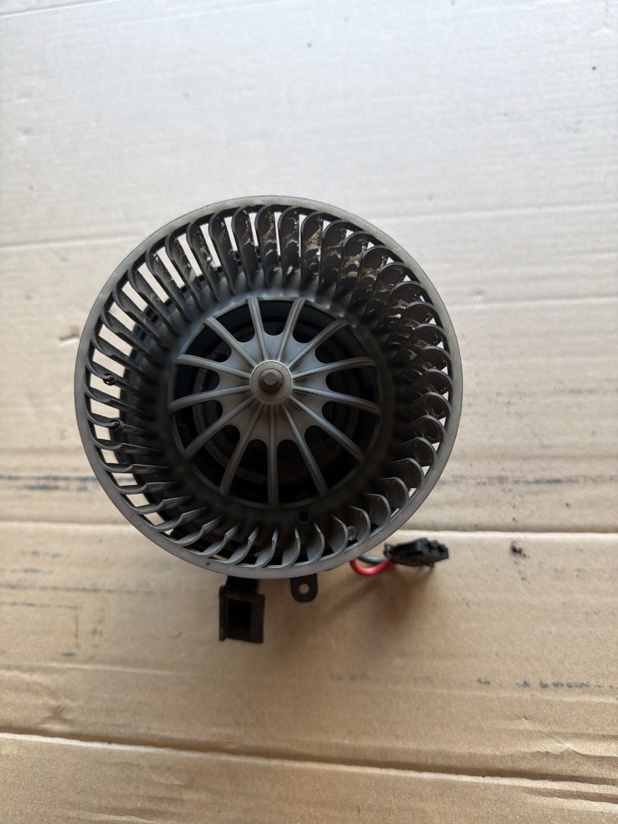 Ventilator aeroterma AUDI A4 IV Avant 8K5, B8 2007 - 2015 2.0 TDI CAGA, CJCA, CMEA, CMFA 8K1820021