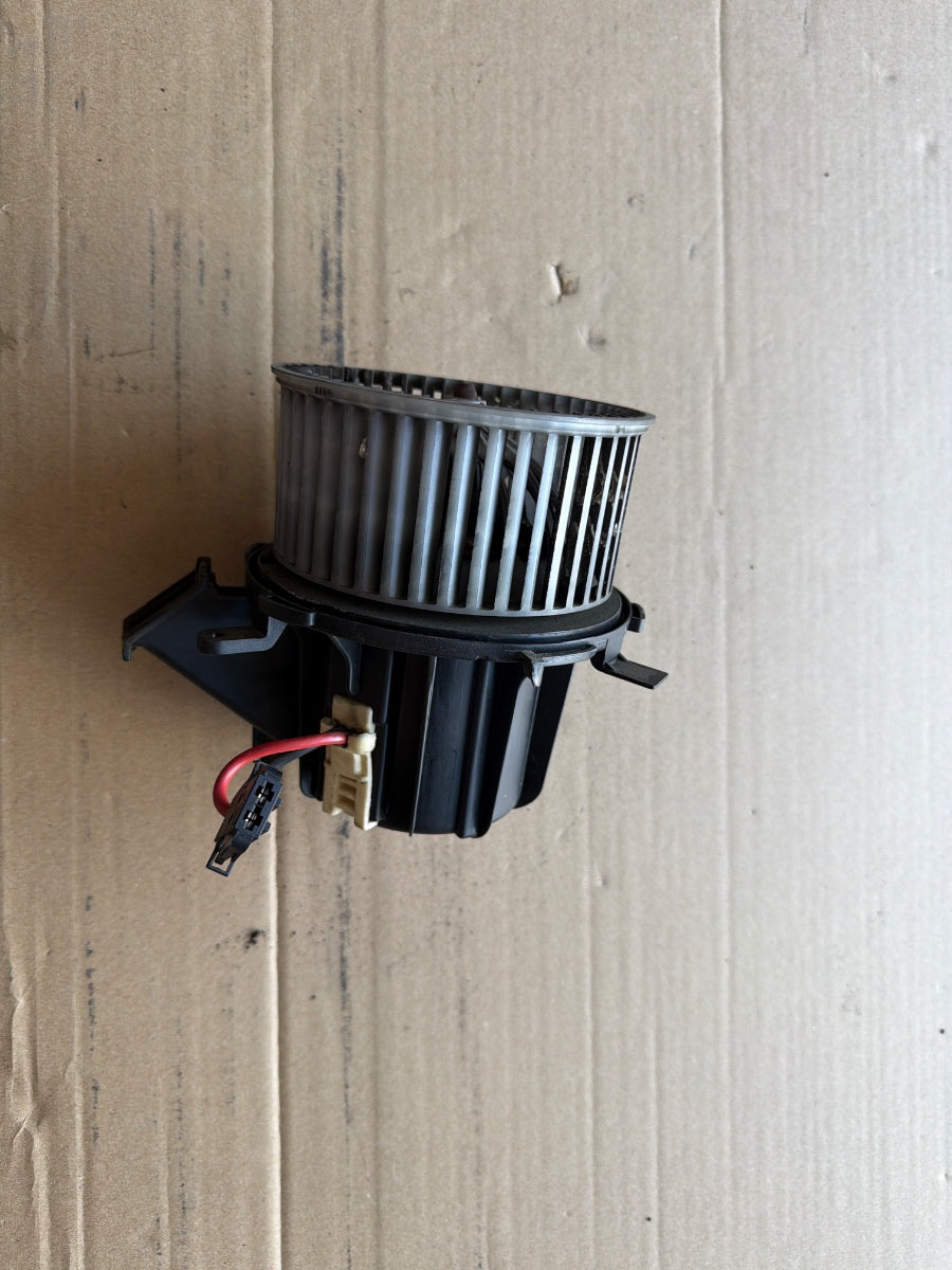 Ventilator aeroterma AUDI A4 IV Avant 8K5, B8 2007 - 2015 2.0 TDI CAGA, CJCA, CMEA, CMFA 8K1820021