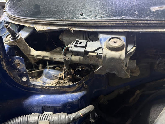 Ansamblu stergator dreapta defect - blocat - pentru piese VOLKSWAGEN TOURAN 1T1, 1T2 2003 - 2010 2.0 TDI 16V BKD 1T0955024B