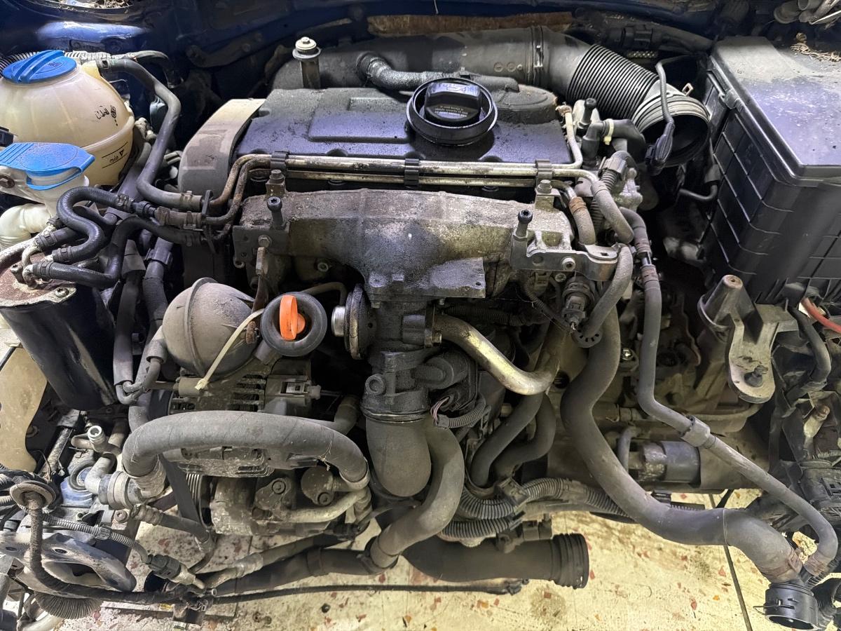 Motor complet fara anexe VOLKSWAGEN TOURAN 1T1, 1T2 2003 - 2010 2.0 TDI 16V BKD