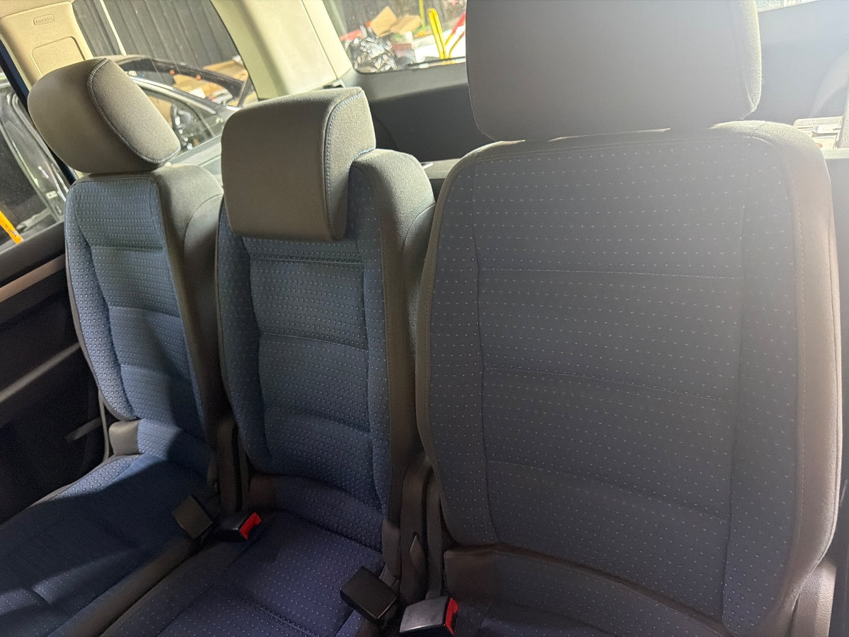 Al doilea rand de scaune VOLKSWAGEN TOURAN 1T1, 1T2 2003 - 2010 2.0 TDI 16V BKD