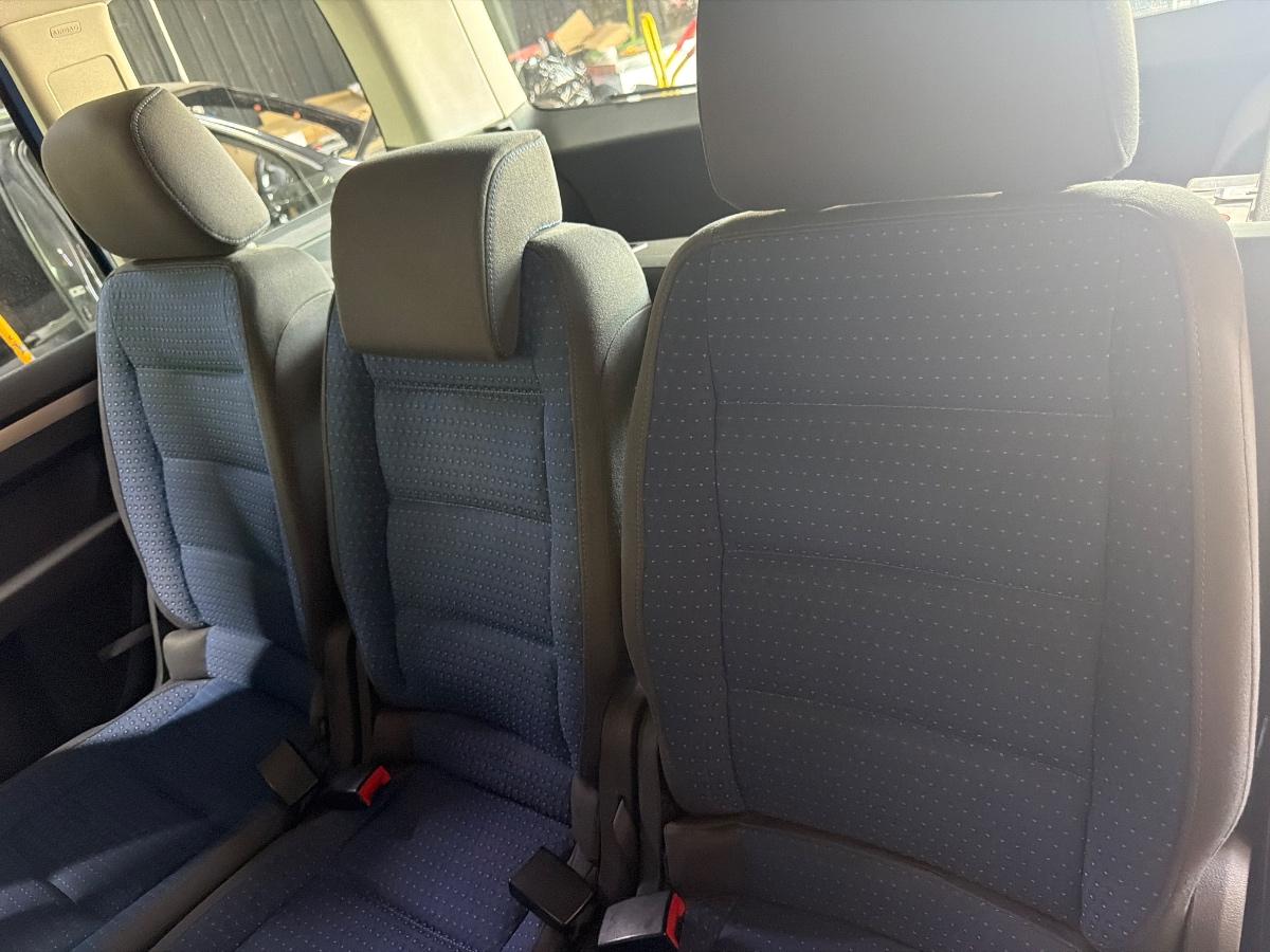Al doilea rand de scaune VOLKSWAGEN TOURAN 1T1, 1T2 2003 - 2010 2.0 TDI 16V BKD
