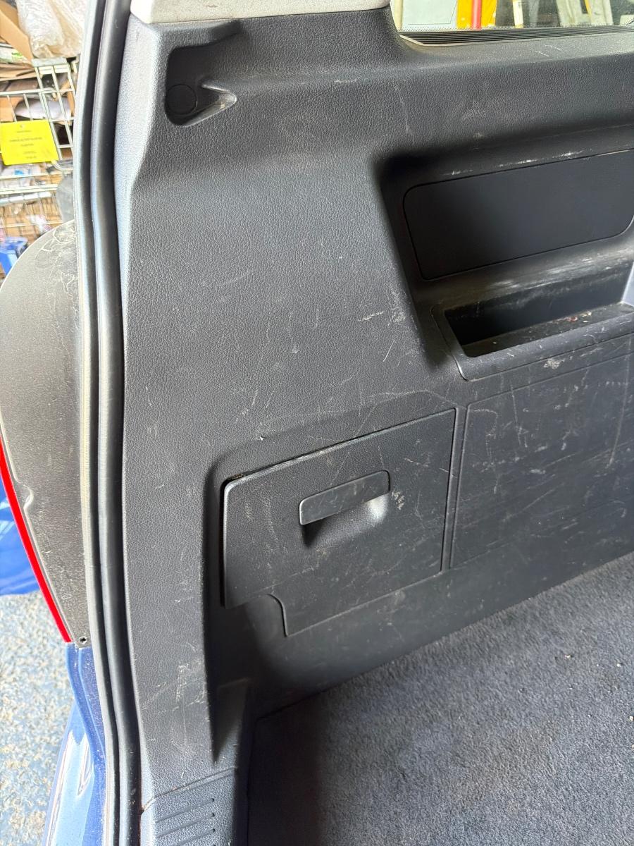 Panou capitonaj lateral portbagaj stanga VOLKSWAGEN TOURAN 1T1, 1T2 2003 - 2010 2.0 TDI 16V BKD