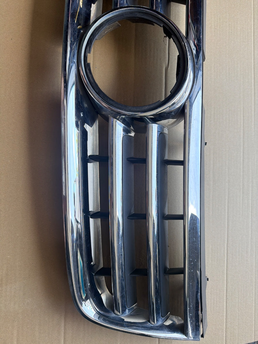 Grila superioara radiator bara de protectie fata VOLKSWAGEN TOUAREG 7LA, 7L6, 7L7 2002 - 2006