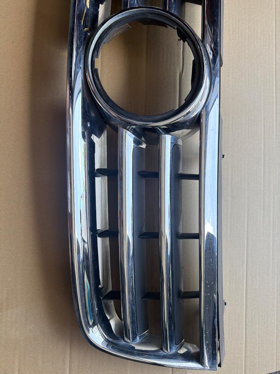 Grila superioara radiator bara de protectie fata VOLKSWAGEN TOUAREG 7LA, 7L6, 7L7 2002 - 2006