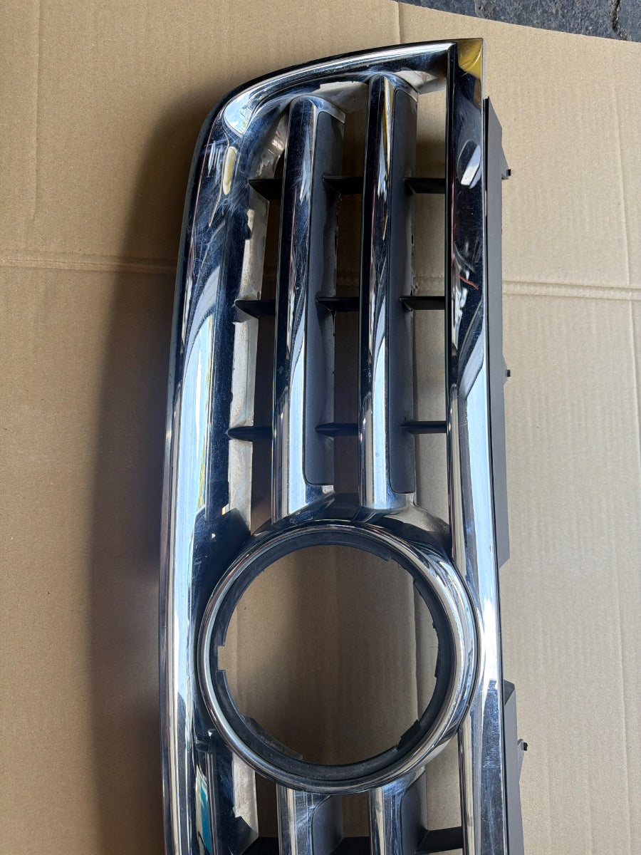 Grila superioara radiator bara de protectie fata VOLKSWAGEN TOUAREG 7LA, 7L6, 7L7 2002 - 2006