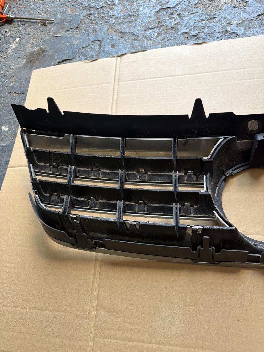Grila superioara radiator bara de protectie fata VOLKSWAGEN TOUAREG 7LA, 7L6, 7L7 2002 - 2006
