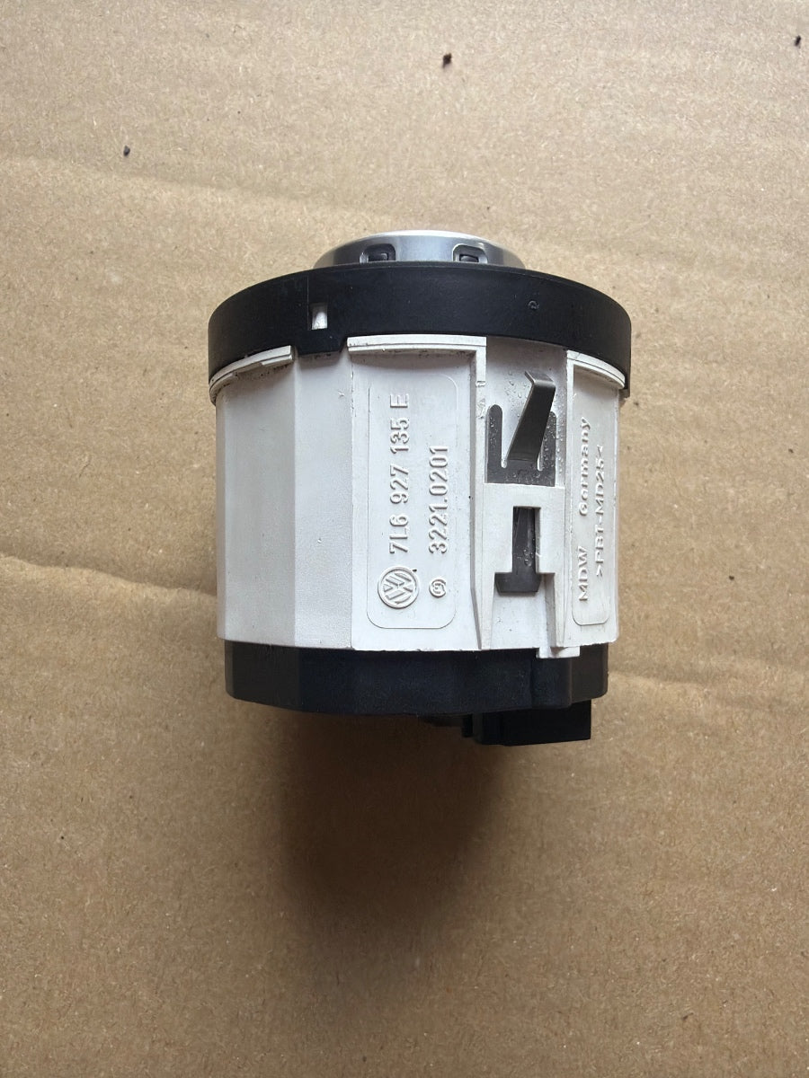 Comutator reglaj inaltime/mod suspensie VOLKSWAGEN TOUAREG 7LA, 7L6, 7L7 2002 - 2013 3.0 V6 TDI BKS, CATA 7L6927135E