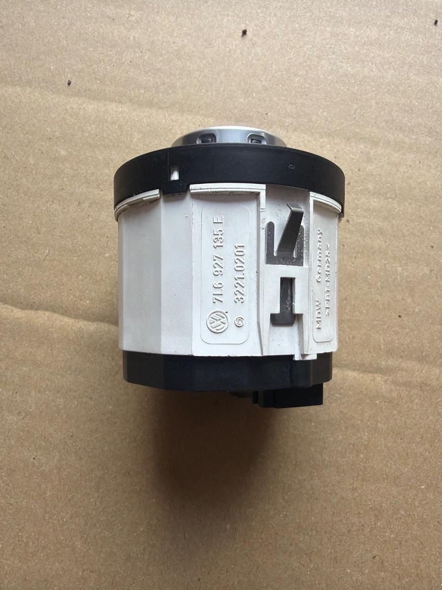 Comutator reglaj inaltime/mod suspensie VOLKSWAGEN TOUAREG 7LA, 7L6, 7L7 2002 - 2013 3.0 V6 TDI BKS, CATA 7L6927135E