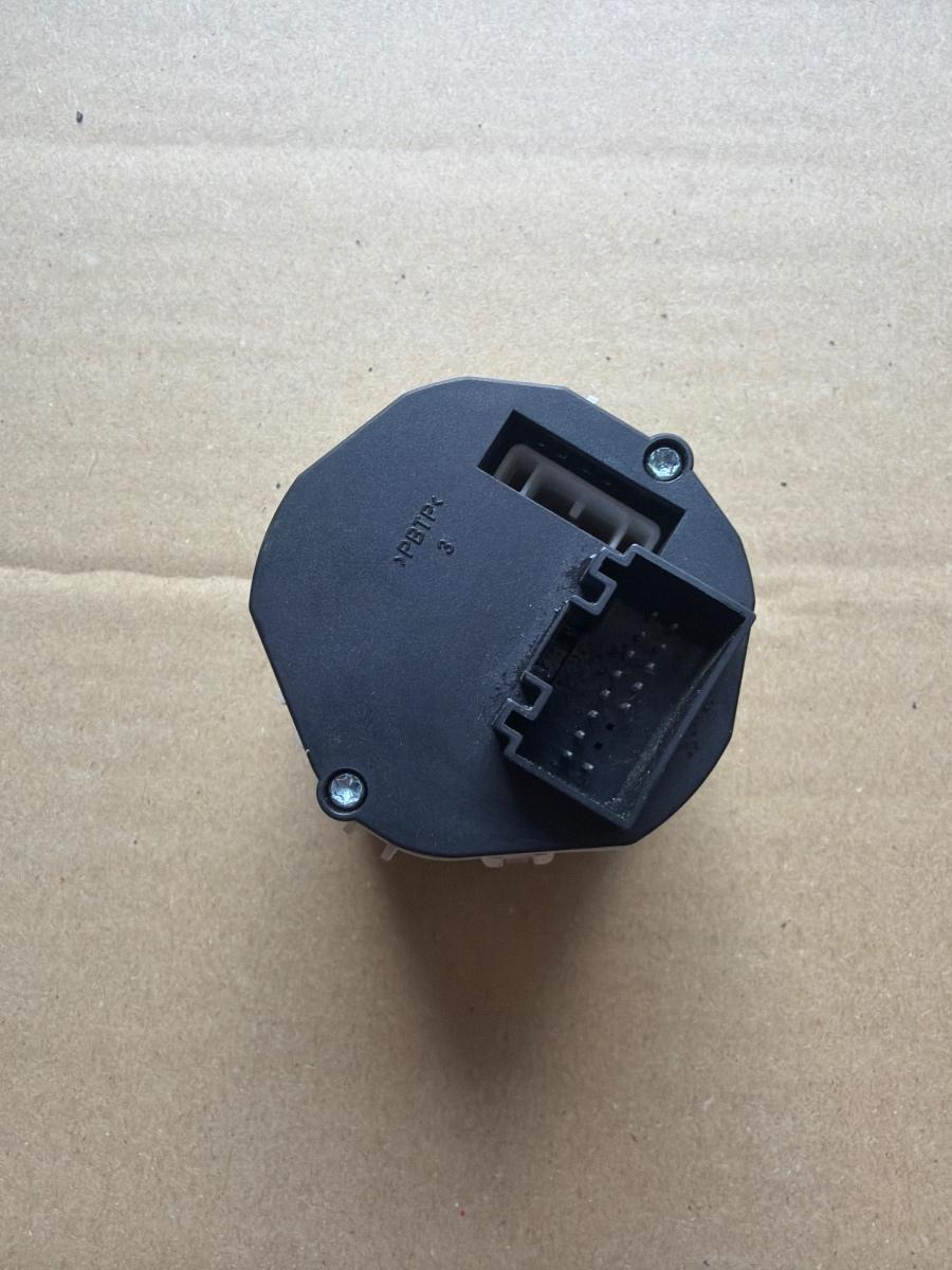Comutator reglaj inaltime/mod suspensie VOLKSWAGEN TOUAREG 7LA, 7L6, 7L7 2002 - 2013 3.0 V6 TDI BKS, CATA 7L6927135E