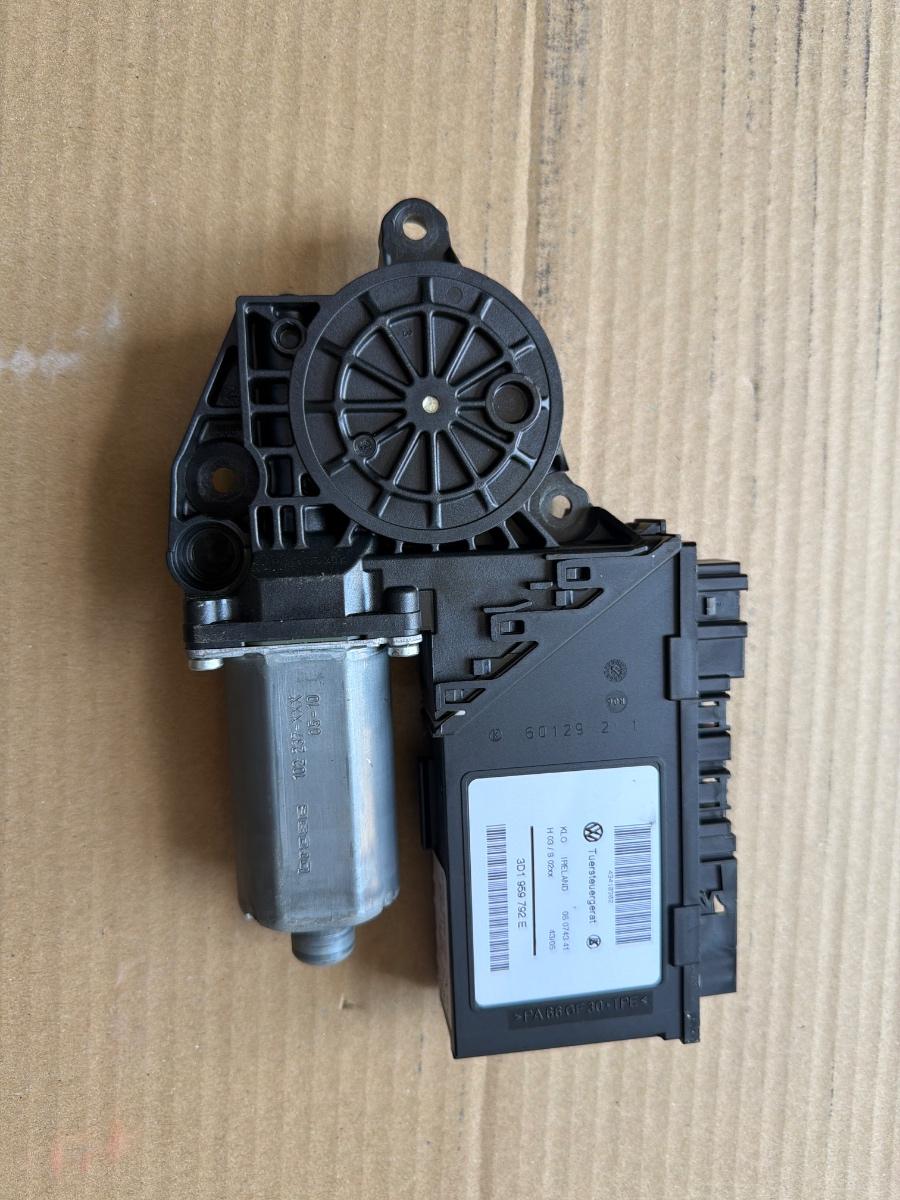 Motoras geam dreapta fata VOLKSWAGEN TOUAREG 7LA, 7L6, 7L7 2002 - 2013 3.0 V6 TDI BKS, CATA 3D1959792E