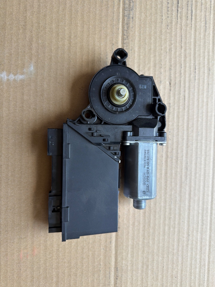 Motoras geam dreapta fata VOLKSWAGEN TOUAREG 7LA, 7L6, 7L7 2002 - 2013 3.0 V6 TDI BKS, CATA 3D1959792E