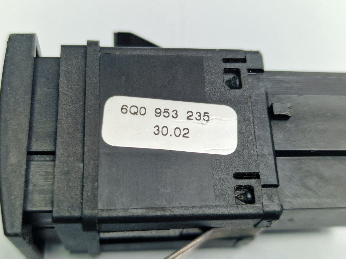 Buton avarii VOLKSWAGEN POLO 9N_ 2001 - 2012 1.4 TDI AMF, BAY 6Q0953235
