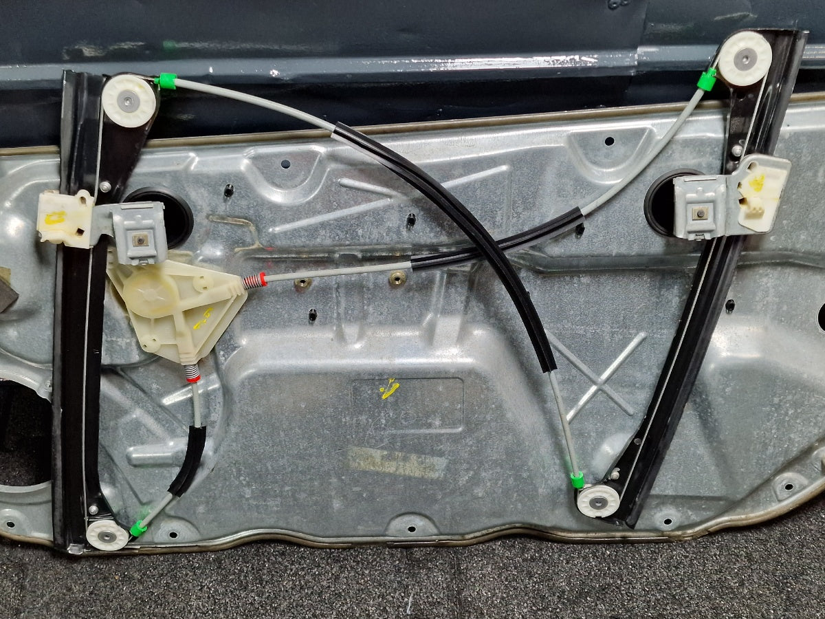 Macara geam electric stanga VOLKSWAGEN POLO 9N_ 2001 - 2012 1.4 TDI AMF, BAY 6Q0837751