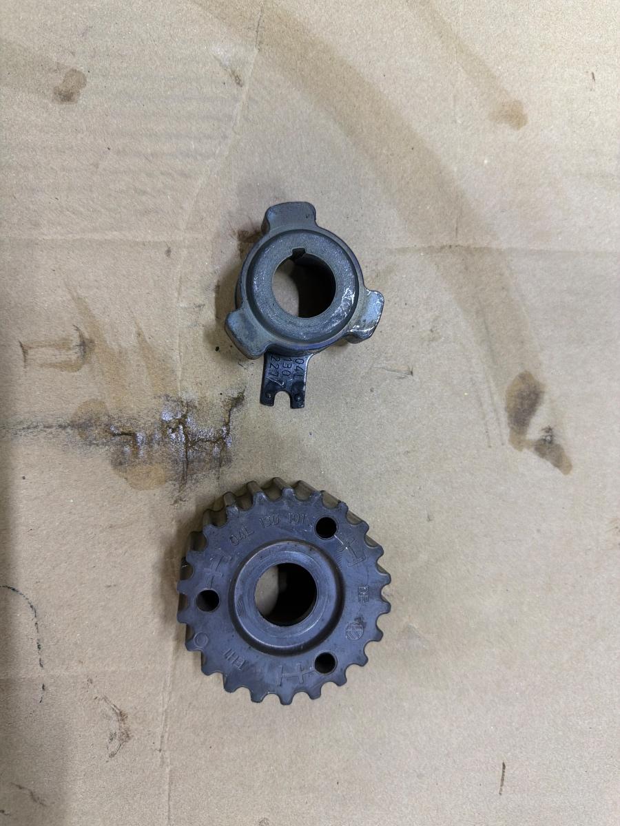 Angrenaj pompa combustibil (fulie) AUDI A6 IV Avant 4G5, C7, 4GD 2011 - 2018 2.0 TDI CSUD, DDCB 04L130227
