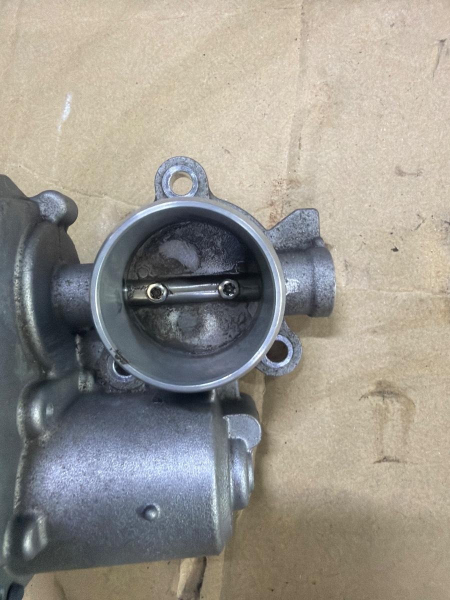 Supapa EGR clapeta AUDI A6 IV Avant 4G5, C7, 4GD 2011 - 2018 2.0 TDI CSUD, DDCB 04L131501B