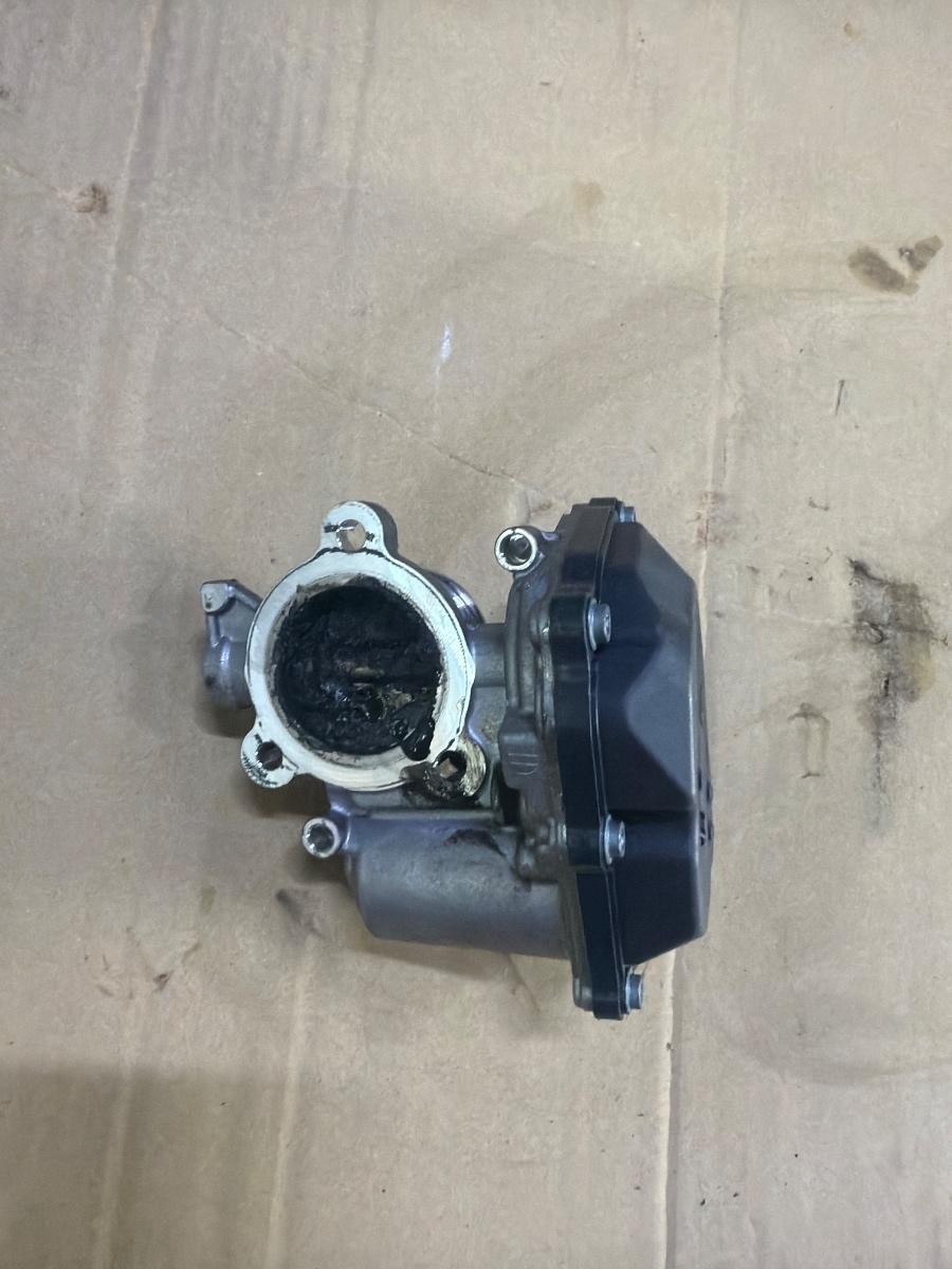 Supapa EGR clapeta AUDI A6 IV Avant 4G5, C7, 4GD 2011 - 2018 2.0 TDI CSUD, DDCB 04L131501B