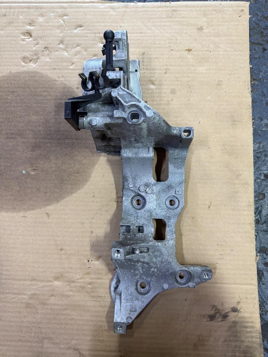 Suport accesorii AUDI A6 IV Avant 4G5, C7, 4GD 2011 - 2018 2.0 TDI CSUD, DDCB 04L903143B