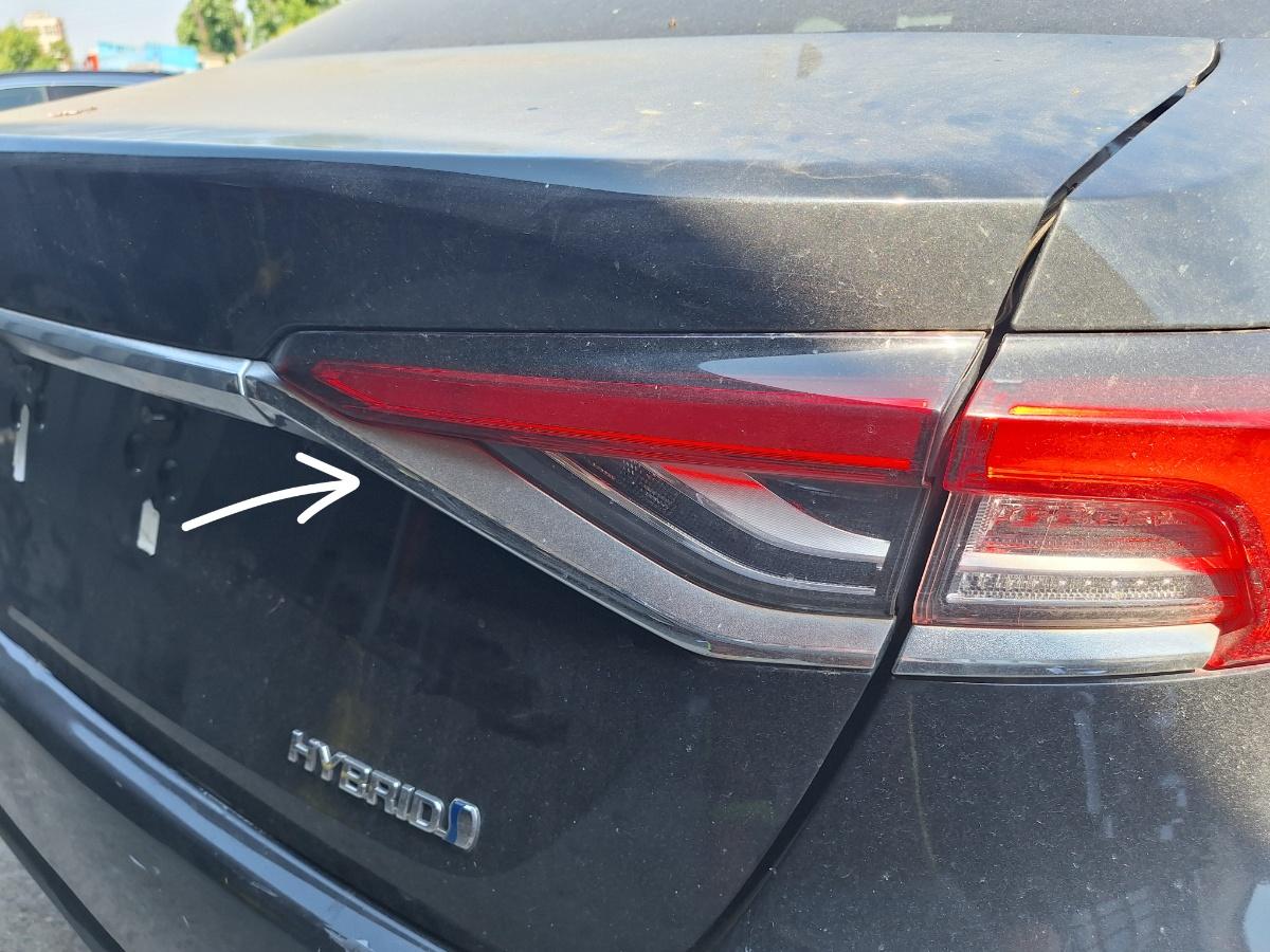 Stopuri hayon dreapta TOYOTA COROLLA _E21_ 2018 -> 1.8 Hybrid 2ZR-FXE 81580-02C51-00