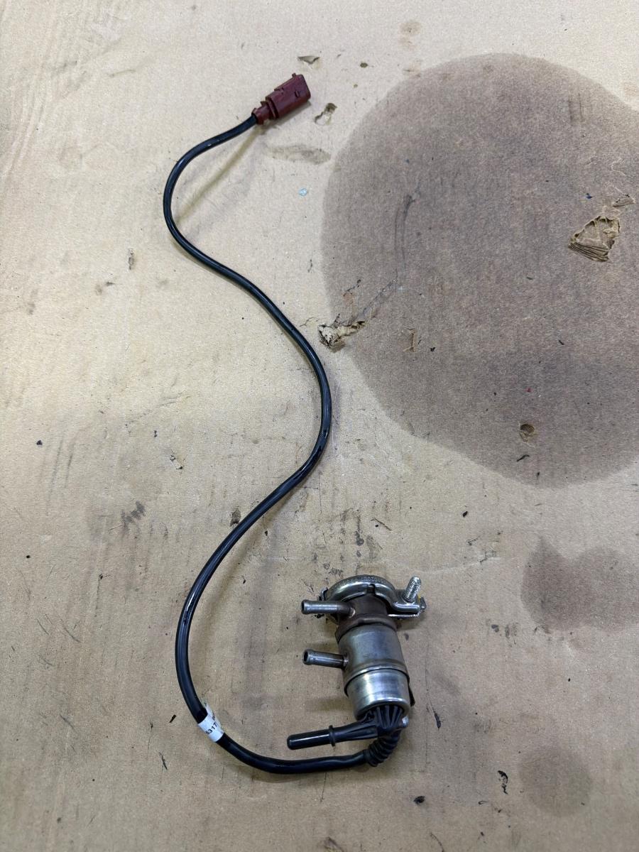 Injector AdBlue AUDI A6 IV Avant 4G5, C7, 4GD 2011 - 2018 2.0 TDI CSUD, DDCB 04L131113S