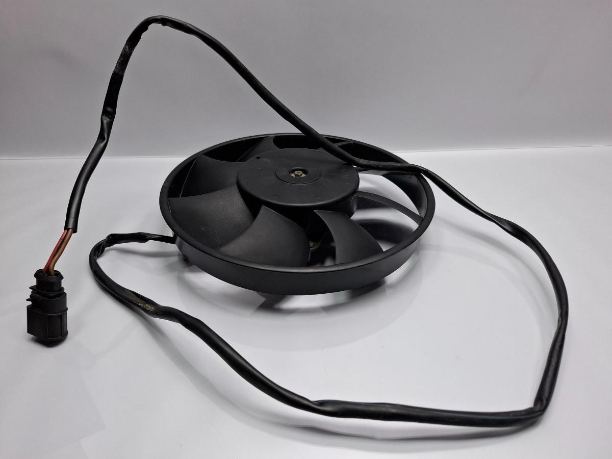 Ventilator AC (condensator) VOLKSWAGEN PASSAT Variant 3B6 2000 - 2005 1.9 TDI AVB 8D0959455R