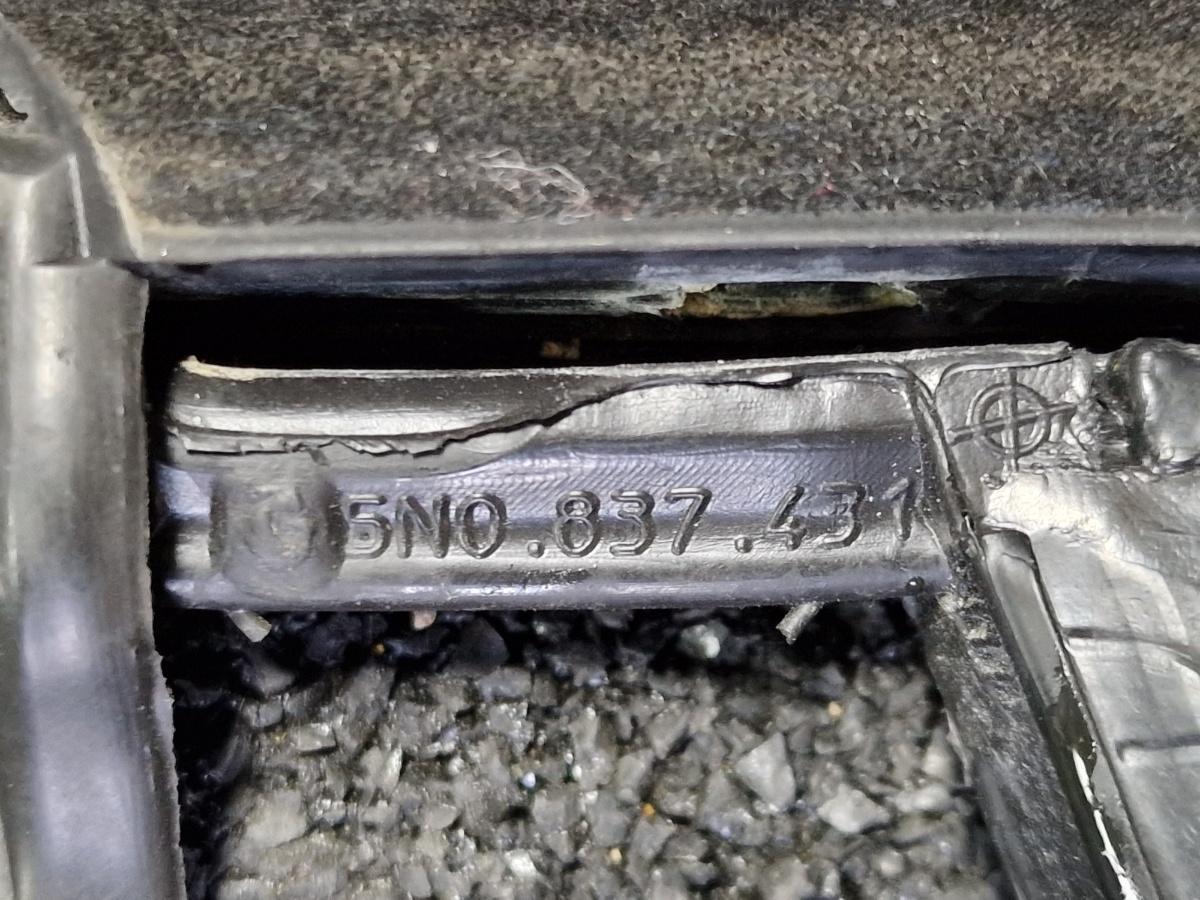 Cheder cromat usa stanga fata VOLKSWAGEN TIGUAN 5N_ 2007 -> 2.0 TDI CBAB, CFFB 5N0837431G