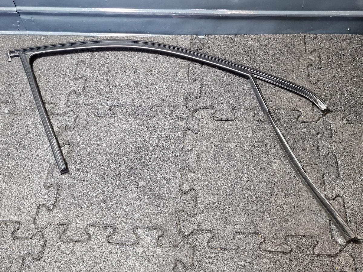 Cheder cromat usa stanga fata VOLKSWAGEN TIGUAN 5N_ 2007 -> 2.0 TDI CBAB, CFFB 5N0837431G