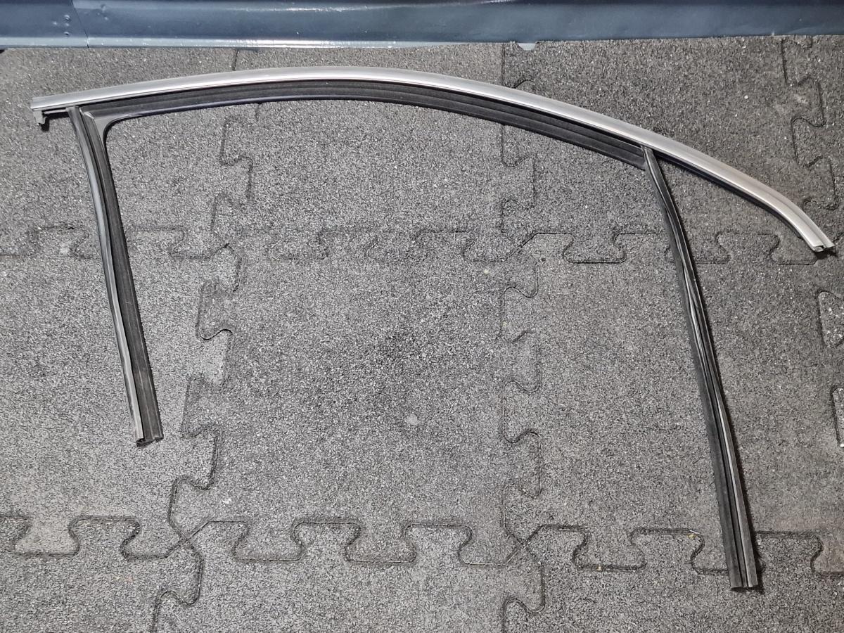 Cheder cromat geam usa dreapta fata VOLKSWAGEN TIGUAN 5N_ 2007 -> 2.0 TDI CBAB, CFFB 5N0837432G