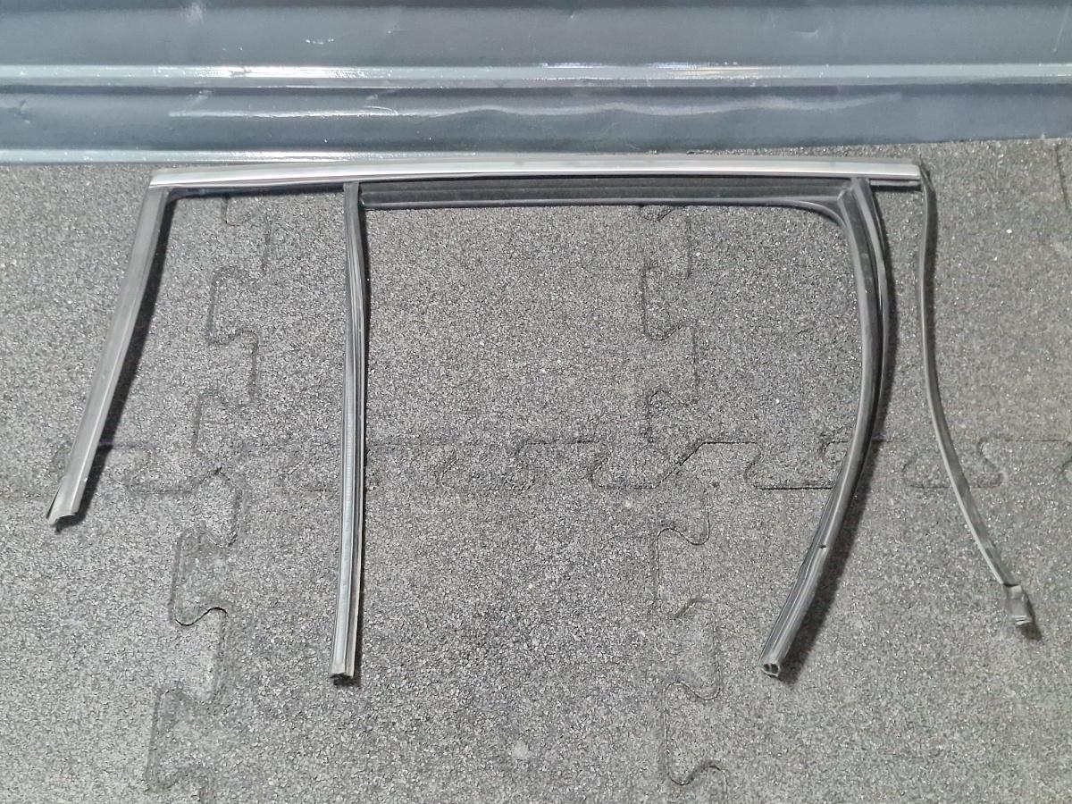 Cheder cromat geam usa dreapta spate VOLKSWAGEN TIGUAN 5N_ 2007 -> 2.0 TDI CBAB, CFFB 5N0839432H