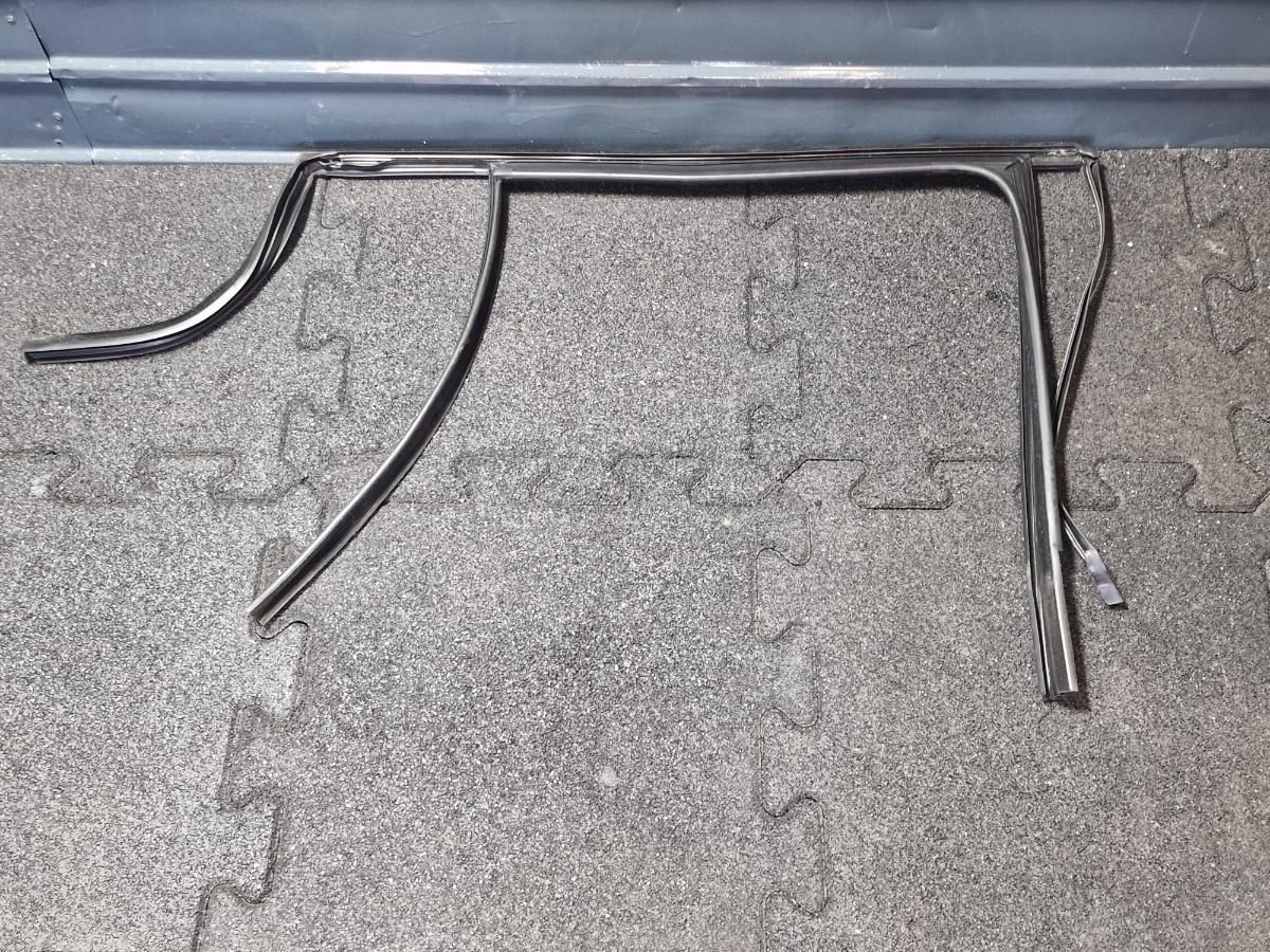 Cheder cromat geam usa stanga spate VOLKSWAGEN TIGUAN 5N_ 2007 -> 2.0 TDI CBAB, CFFB 5N0839431H