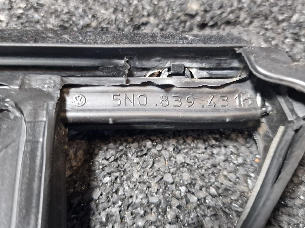 Cheder cromat geam usa stanga spate VOLKSWAGEN TIGUAN 5N_ 2007 -> 2.0 TDI CBAB, CFFB 5N0839431H