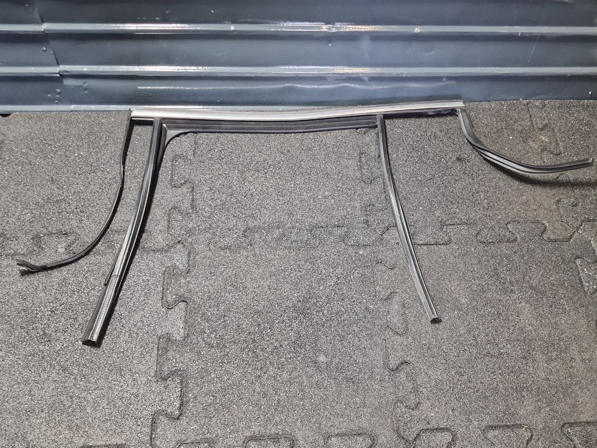Cheder cromat geam usa stanga spate VOLKSWAGEN TIGUAN 5N_ 2007 -> 2.0 TDI CBAB, CFFB 5N0839431H