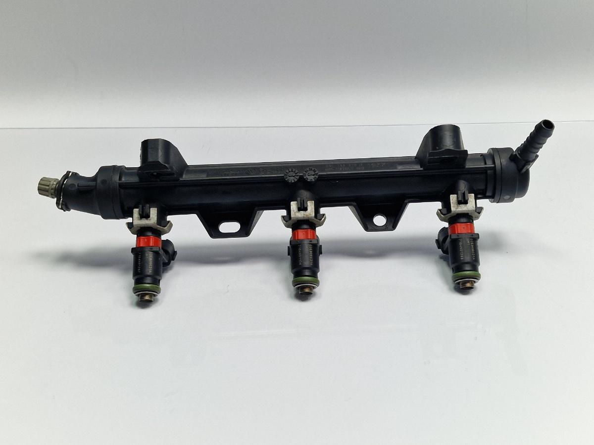 Rampa cu injectoare SKODA FABIA Combi 6Y5 2000 - 2007 1.2 AZQ, BME 03E133320A