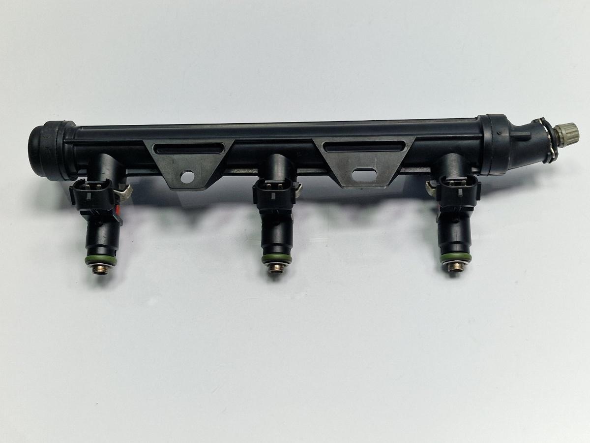 Rampa cu injectoare SKODA FABIA Combi 6Y5 2000 - 2007 1.2 AZQ, BME 03E133320A